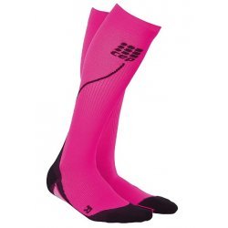 CEP – Run Socks 2.0 für Herren | Lange Laufsocken mit Kompressionswirkung in pink-schwarz | Größe V - Wadenstärke: 45-50 cm